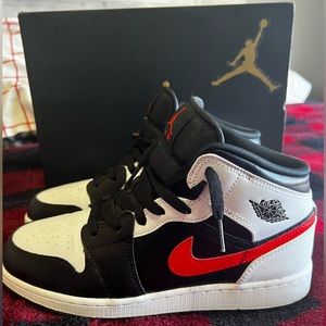 Air Jordan 1 Mid GS Chile Red
